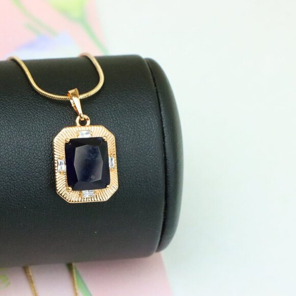 "Royal Blue Gold Plated Pendant with Vintage Inspired Frame Design, XPPT1784 - Picture 8 of 13